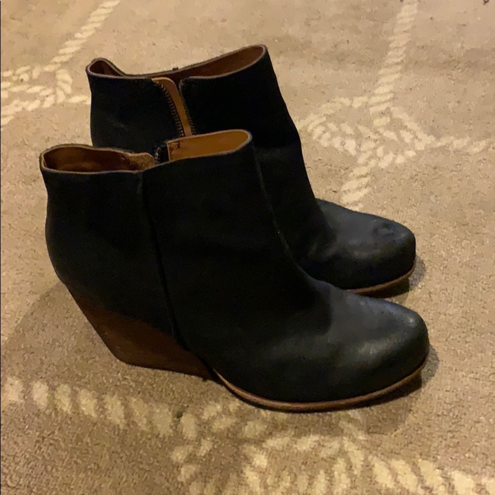 Women’s Kork Ease Booties sz 9